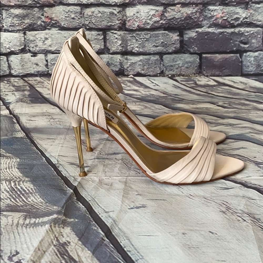 Steve Madden sandal size 6.5 color ivory